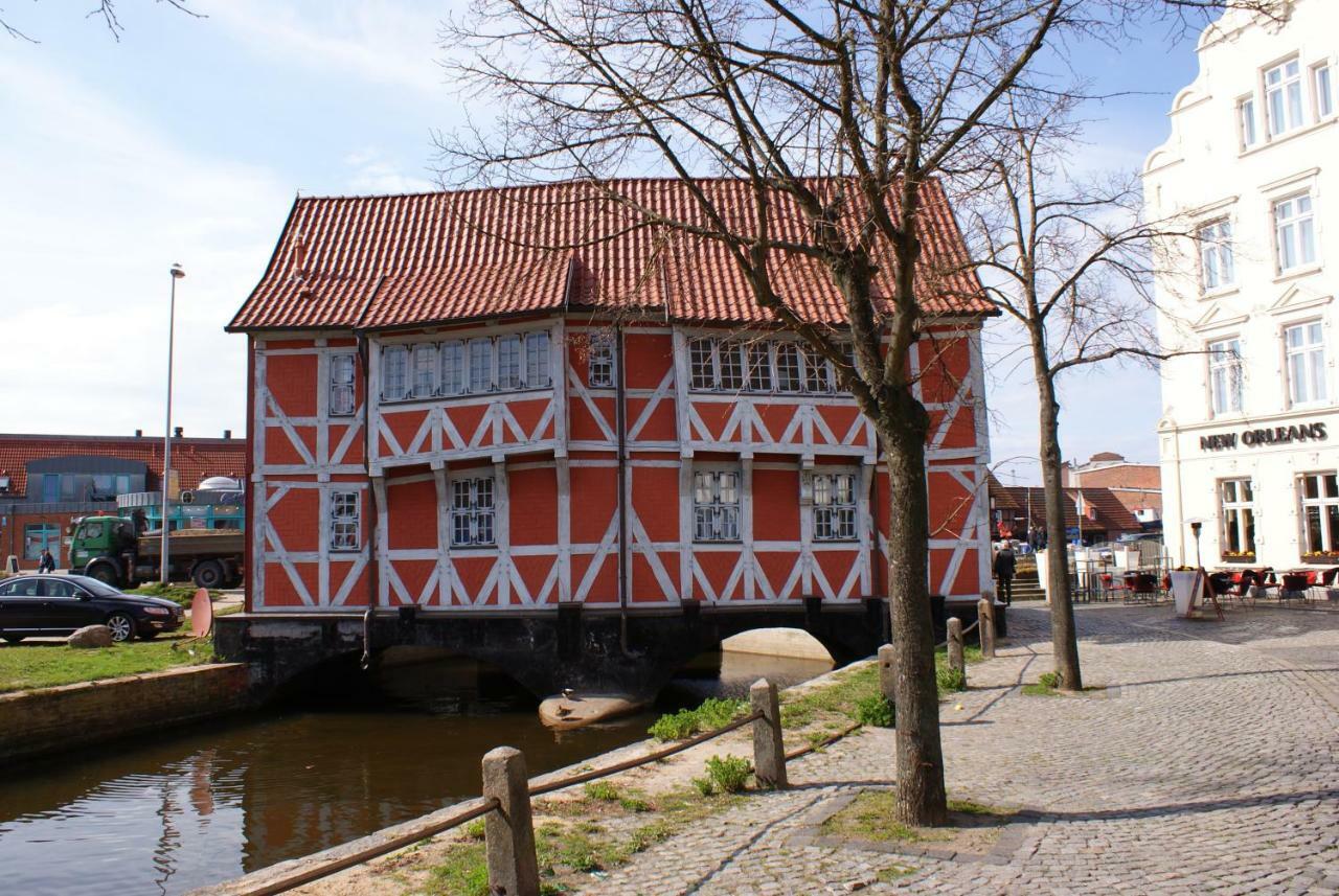 Stadtvilla Bruegemann Mit Terrasse & Parkplatz - Abc136 By Abcwismar Luaran gambar