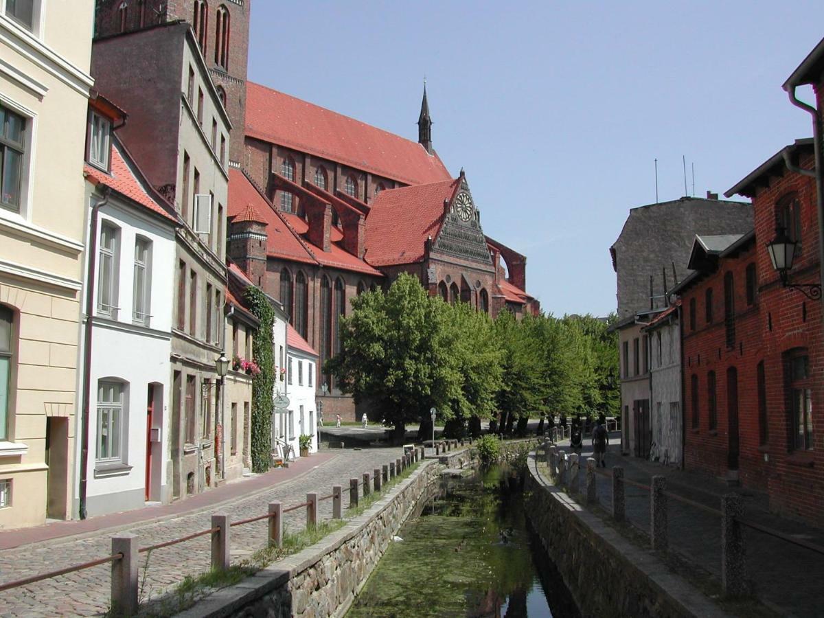Stadtvilla Bruegemann Mit Terrasse & Parkplatz - Abc136 By Abcwismar Luaran gambar