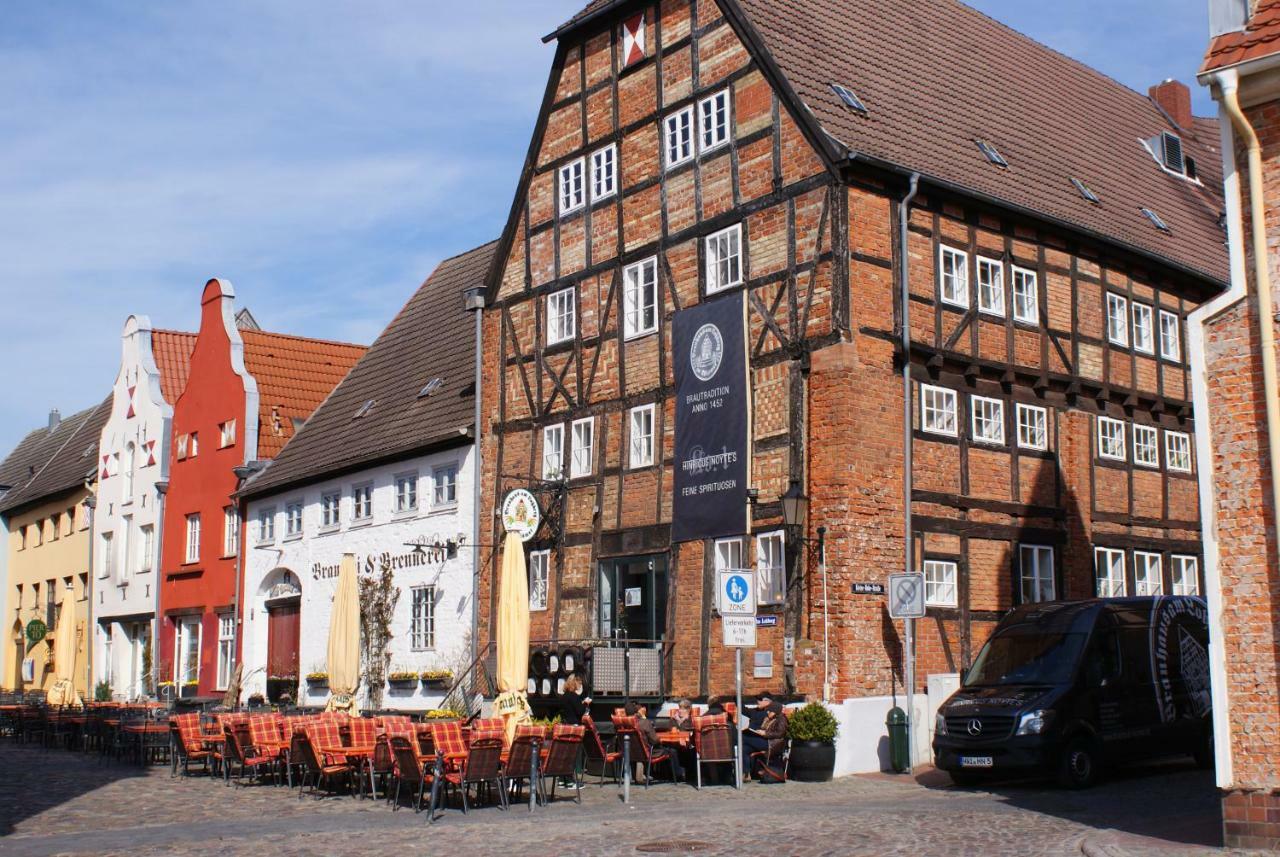 Stadtvilla Bruegemann Mit Terrasse & Parkplatz - Abc136 By Abcwismar Luaran gambar