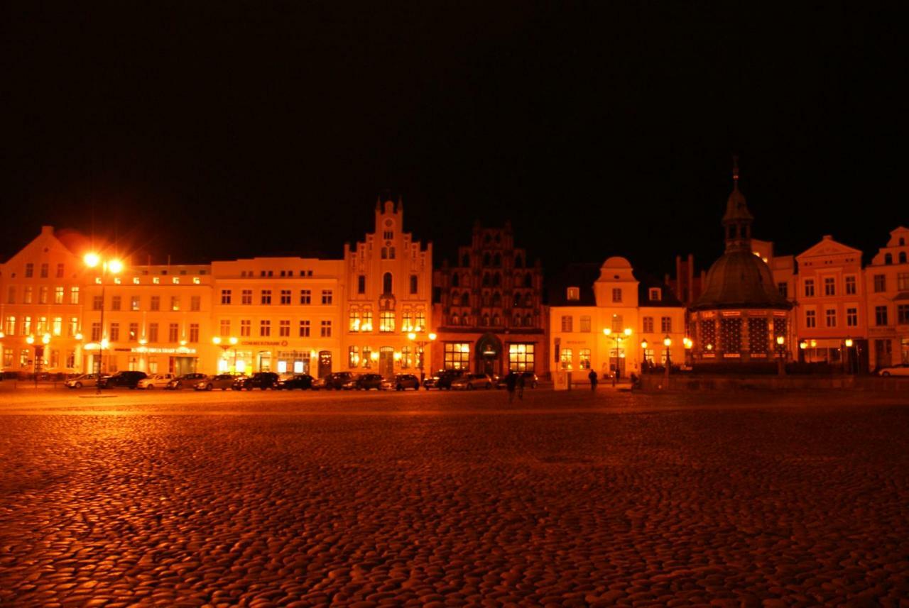 Stadtvilla Bruegemann Mit Terrasse & Parkplatz - Abc136 By Abcwismar Luaran gambar