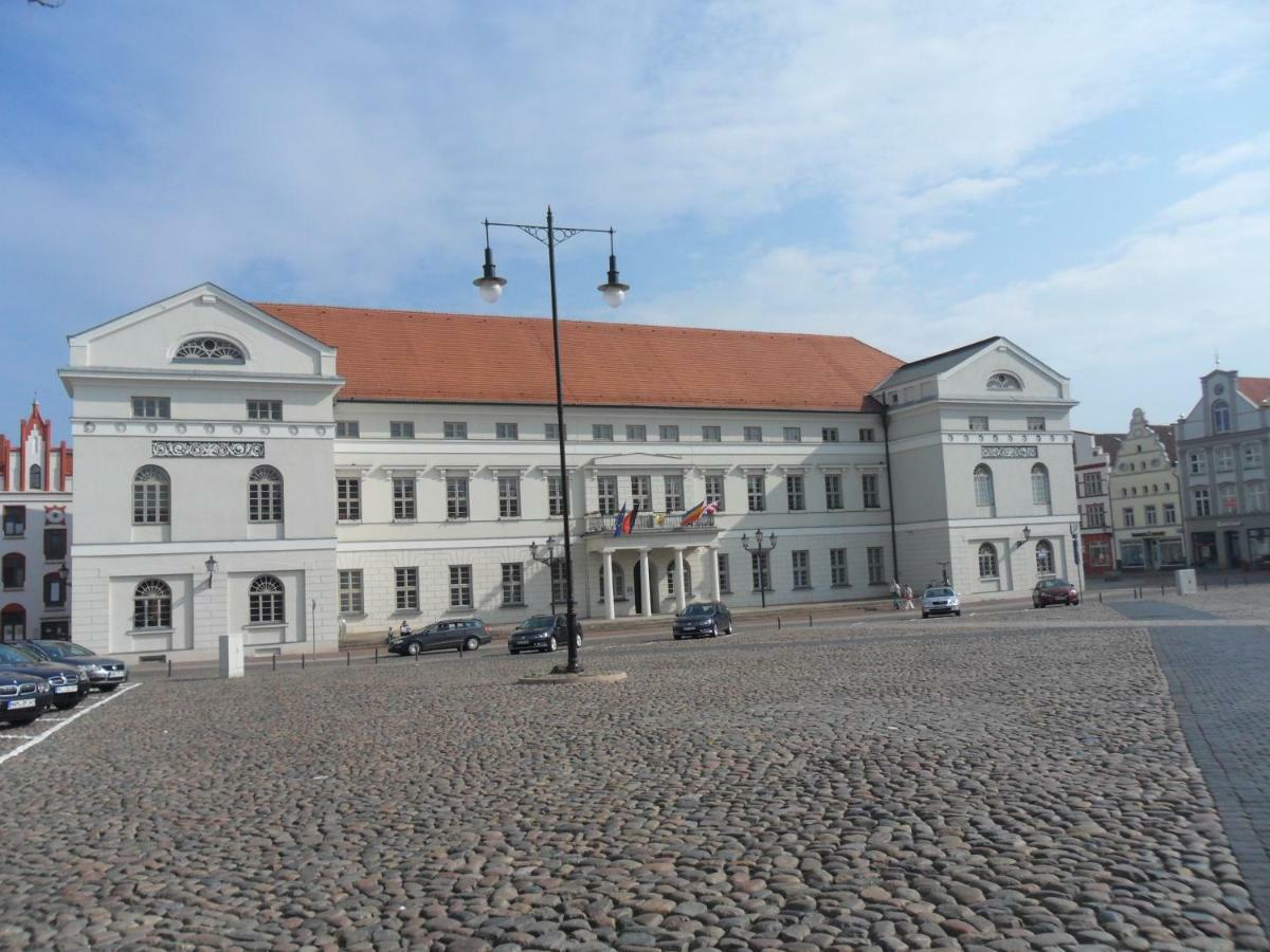 Stadtvilla Bruegemann Mit Terrasse & Parkplatz - Abc136 By Abcwismar Luaran gambar
